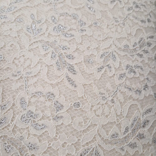 Feltro accoppiato pizzo latte 856 + pizzo latte glitterato argento 20cm x h.150cm.