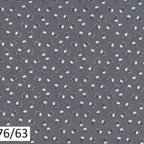 Tessuto con teschi sfondo grigio 15576/63 100% cotone 30x140cm.