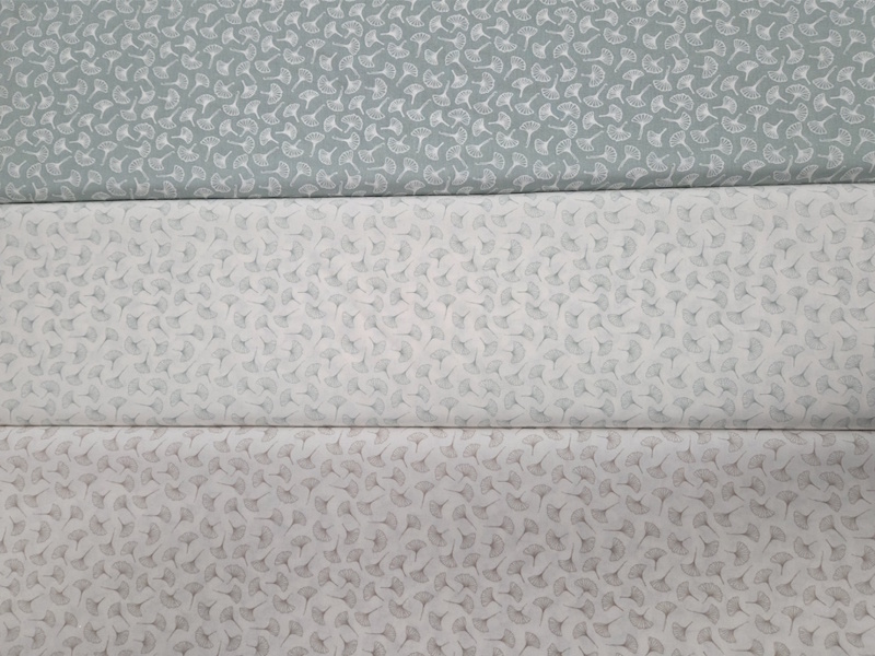Tessuto stampato 50cm.xh.140cm. sfondo verde acqua fiore bianco 100% cotone 6033/521