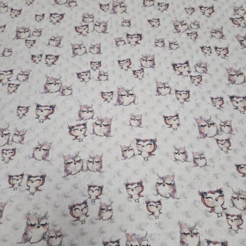 Tessuto maglia Minky sfondo avorio con civette 50cm. x h. 150cm.